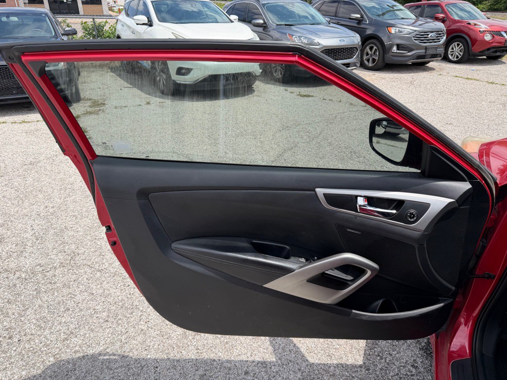 2016 Hyundai Veloster Image 10