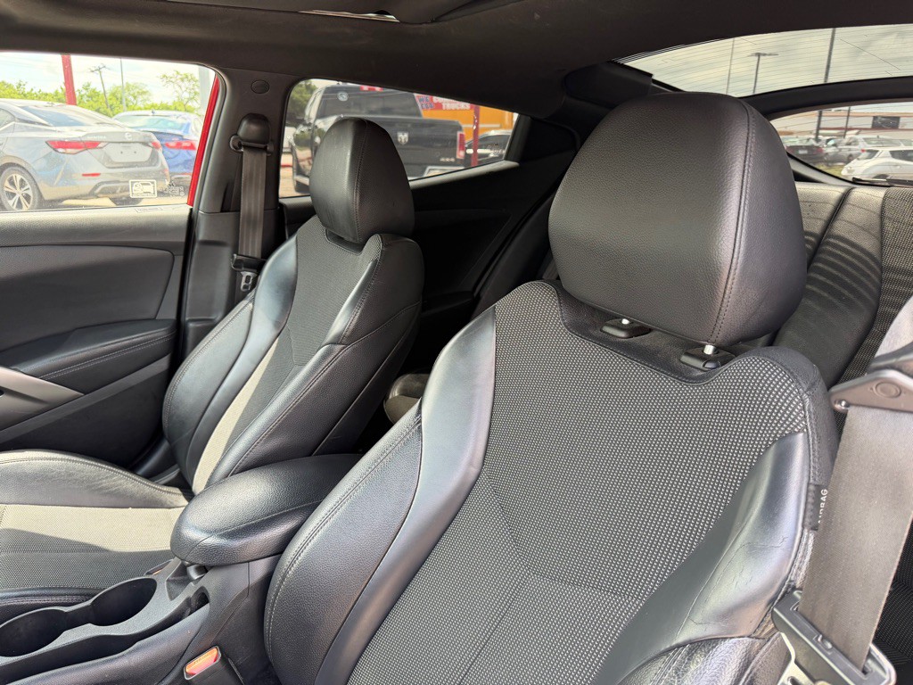 2016 Hyundai Veloster Image 11