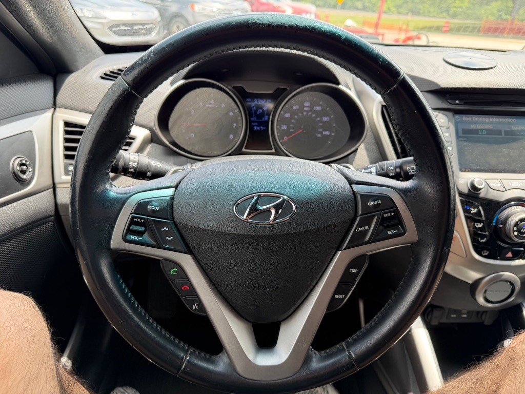 2016 Hyundai Veloster Image 12