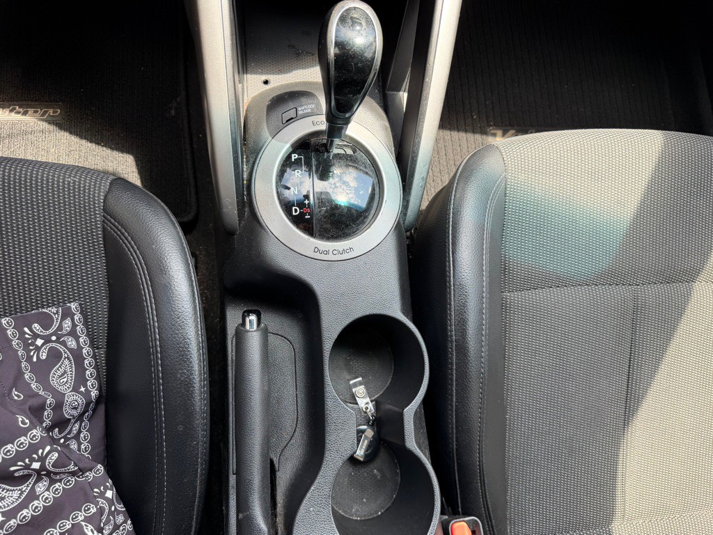 2016 Hyundai Veloster Image 17