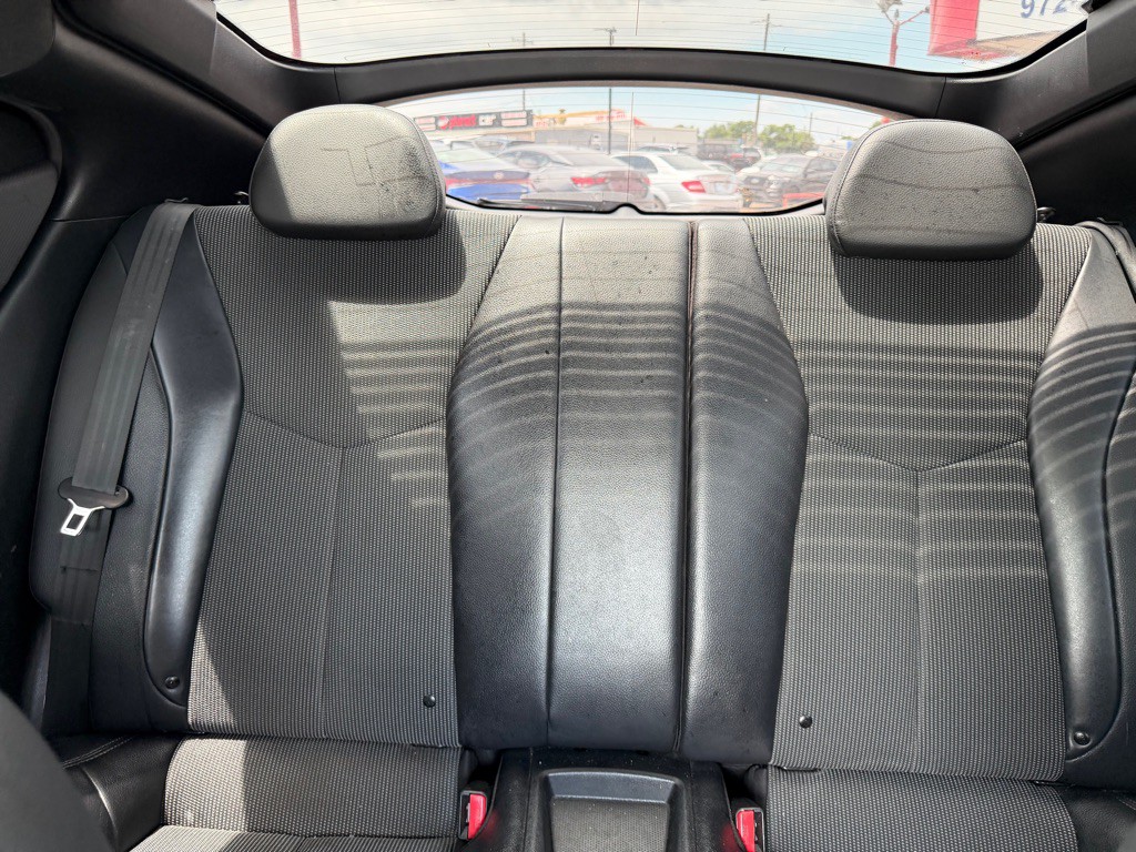 2016 Hyundai Veloster Image 18