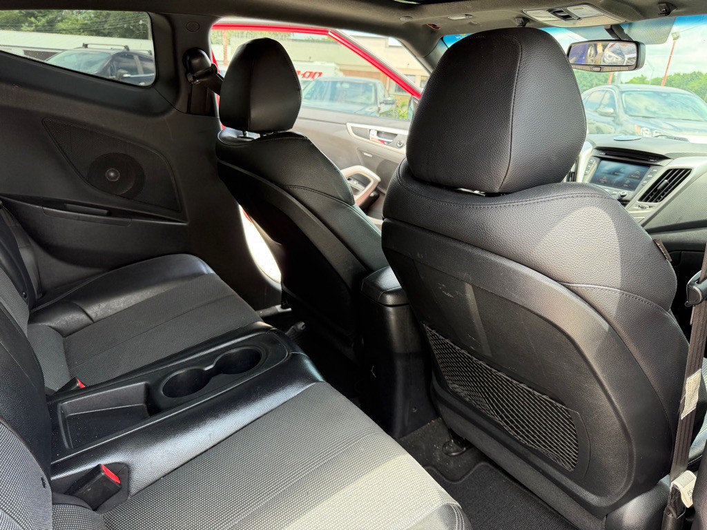 2016 Hyundai Veloster Image 20