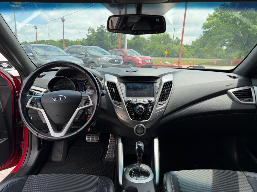 2016 Hyundai Veloster Image 22