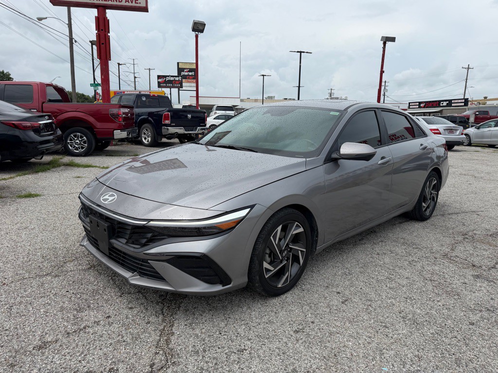 2024 Hyundai Elantra Image 3