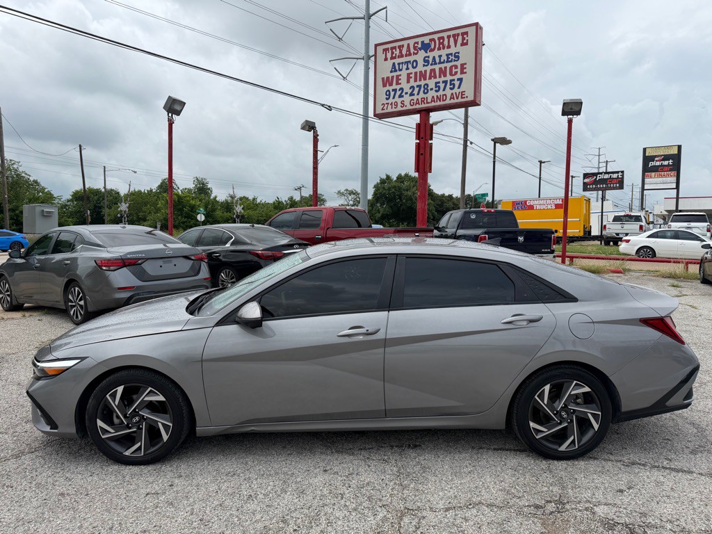 2024 Hyundai Elantra Image 4