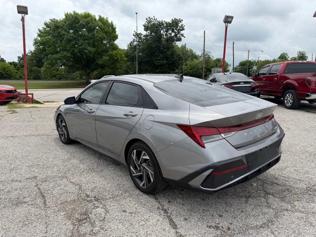 2024 Hyundai Elantra Image 5
