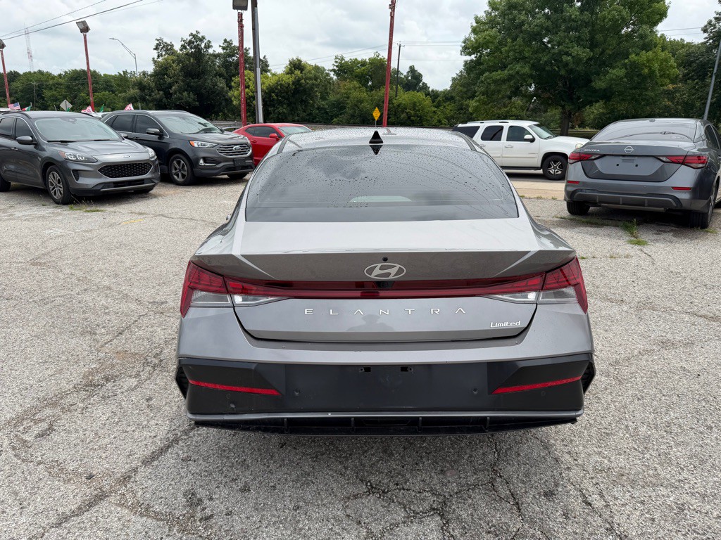 2024 Hyundai Elantra Image 6