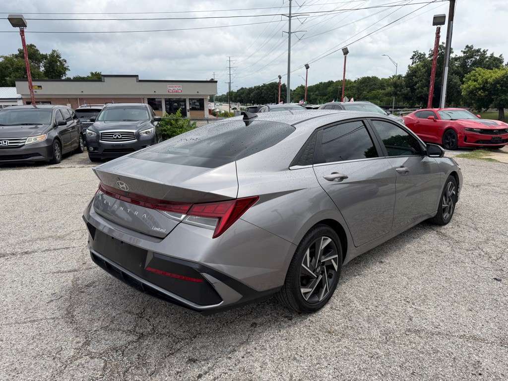 2024 Hyundai Elantra Image 7