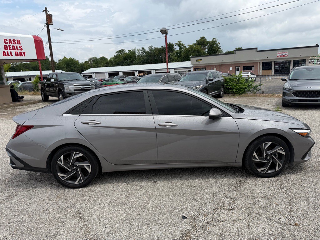 2024 Hyundai Elantra Image 8