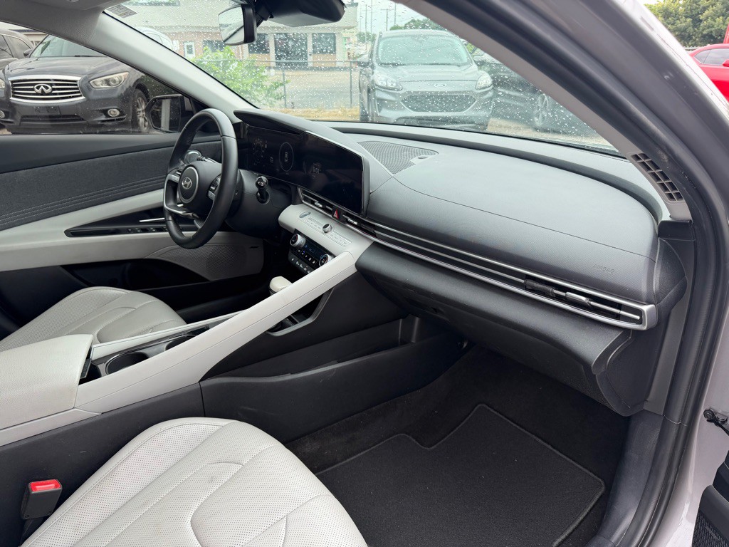 2024 Hyundai Elantra Image 24