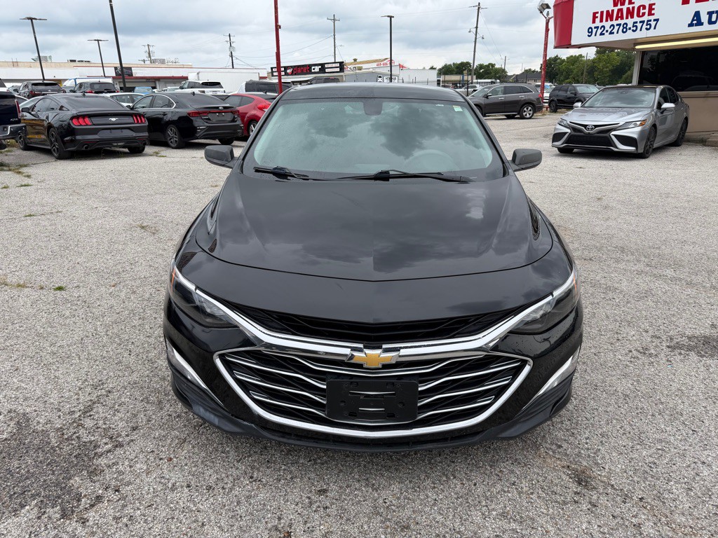 2020 Chevrolet Malibu Image 2