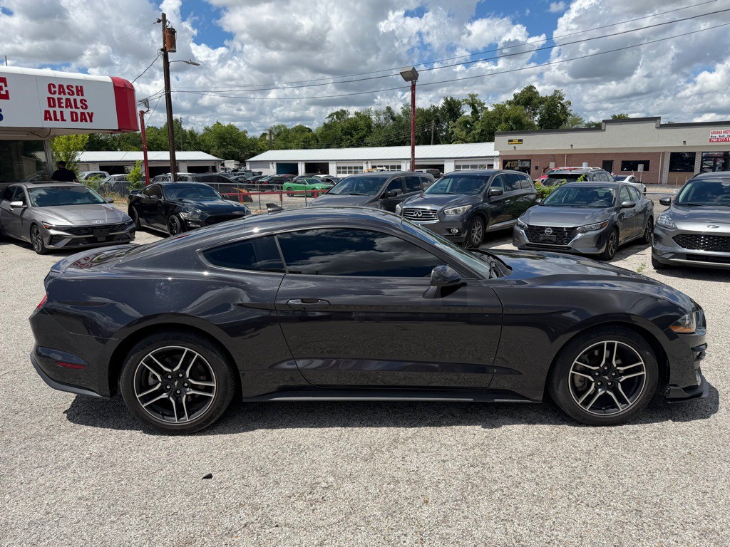 2022 Ford Mustang Image 8