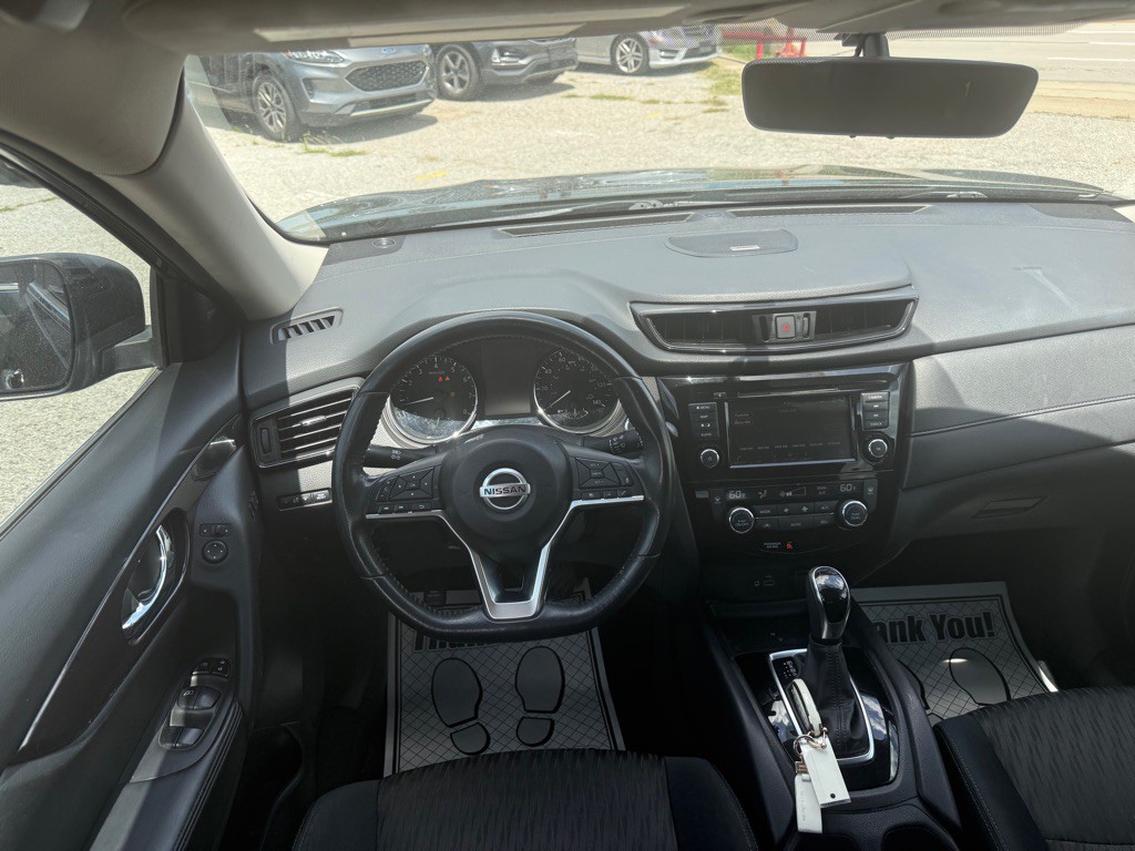 2018 Nissan Rogue Image 11