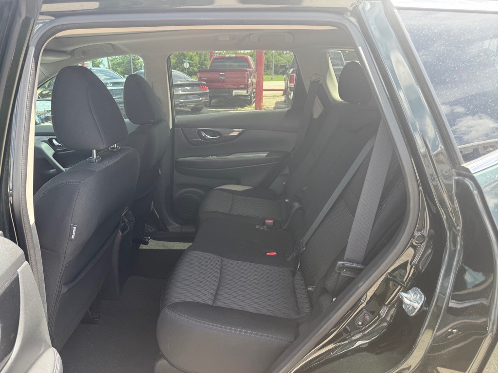 2018 Nissan Rogue Image 13