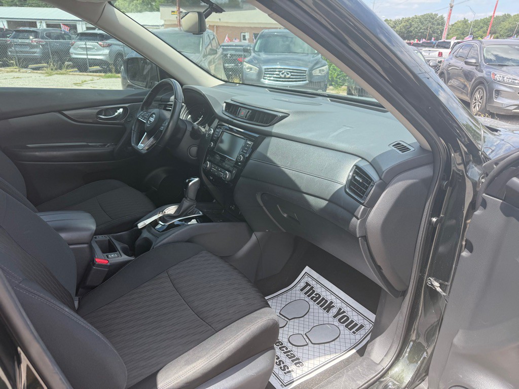 2018 Nissan Rogue Image 15