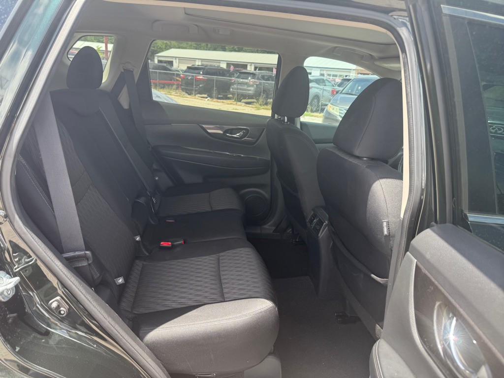 2018 Nissan Rogue Image 16