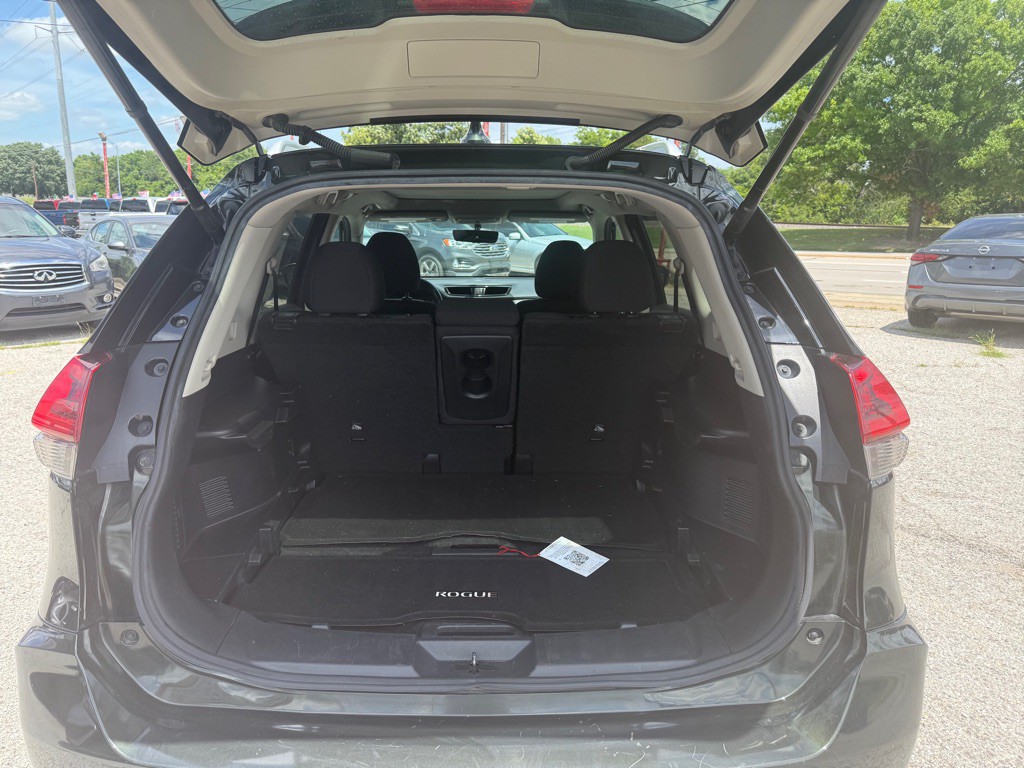 2018 Nissan Rogue Image 17