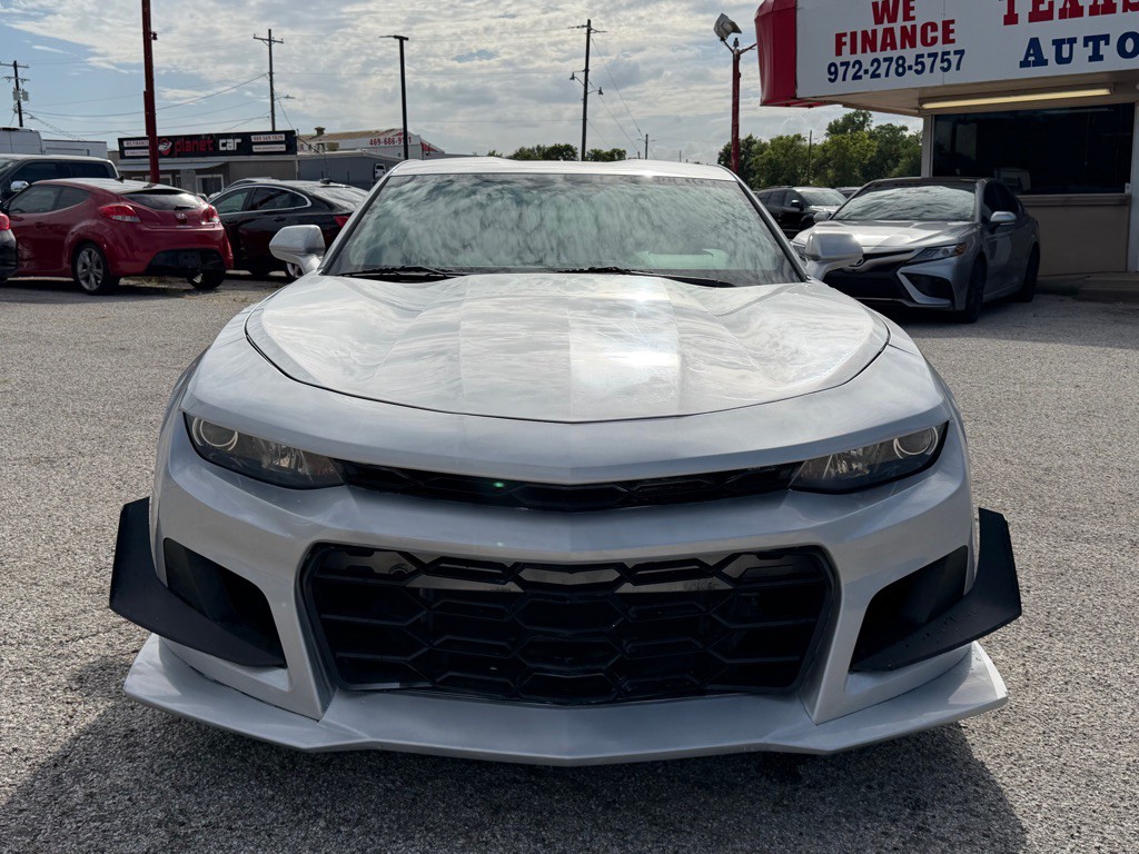 2018 Chevrolet Camaro Image 2