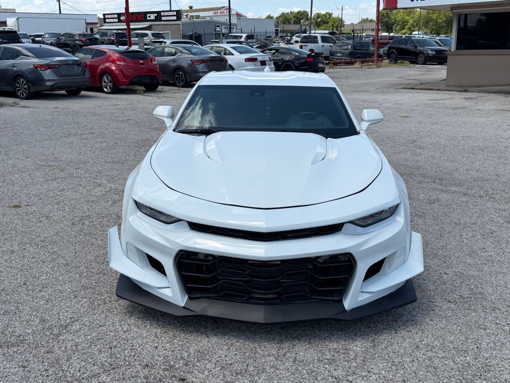 2021 Chevrolet Camaro Image 2