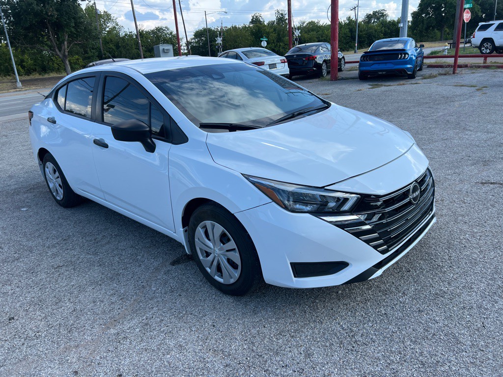 2025 Nissan Versa Image 3