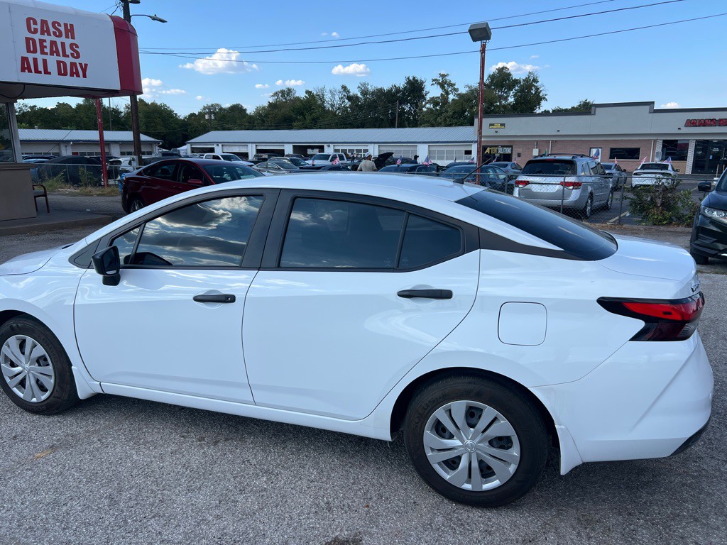 2025 Nissan Versa Image 9
