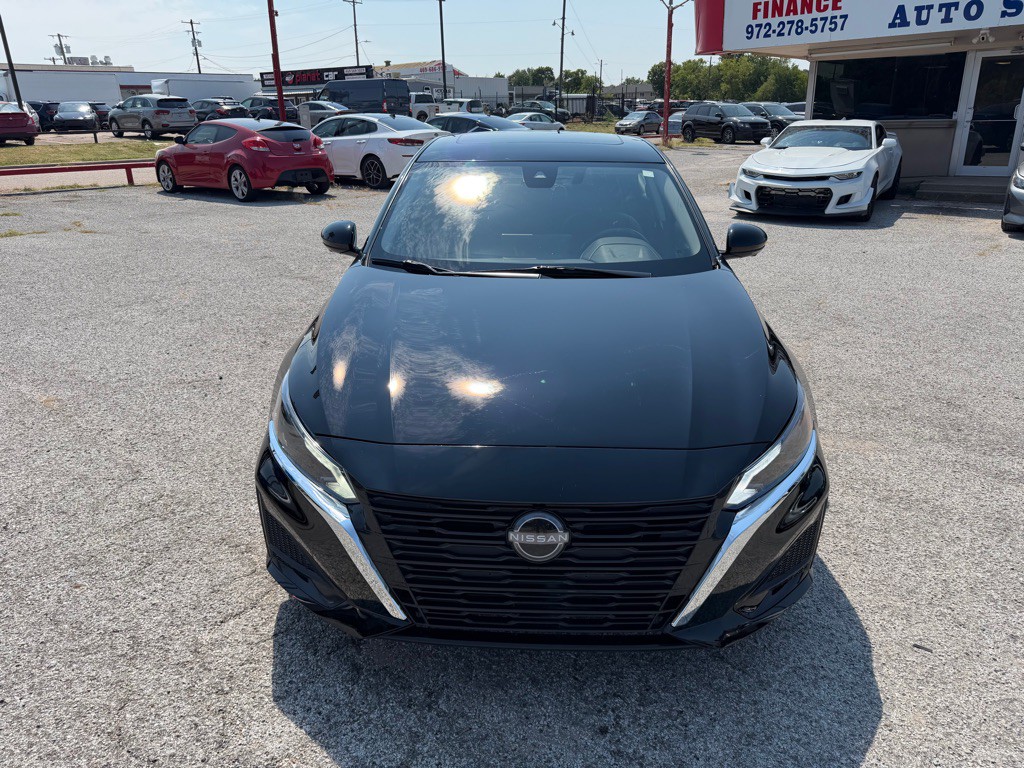 2023 Nissan Altima Image 2