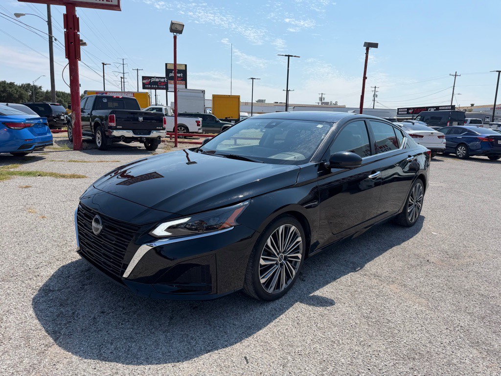 2023 Nissan Altima Image 3