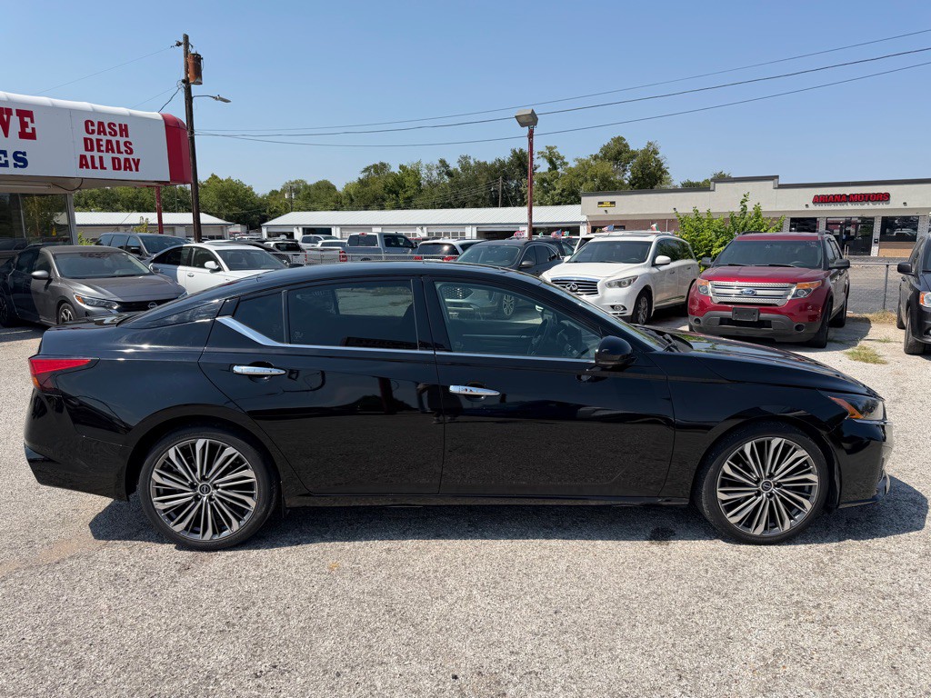 2023 Nissan Altima Image 8