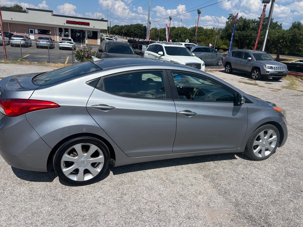 2013 Hyundai Elantra Image 8