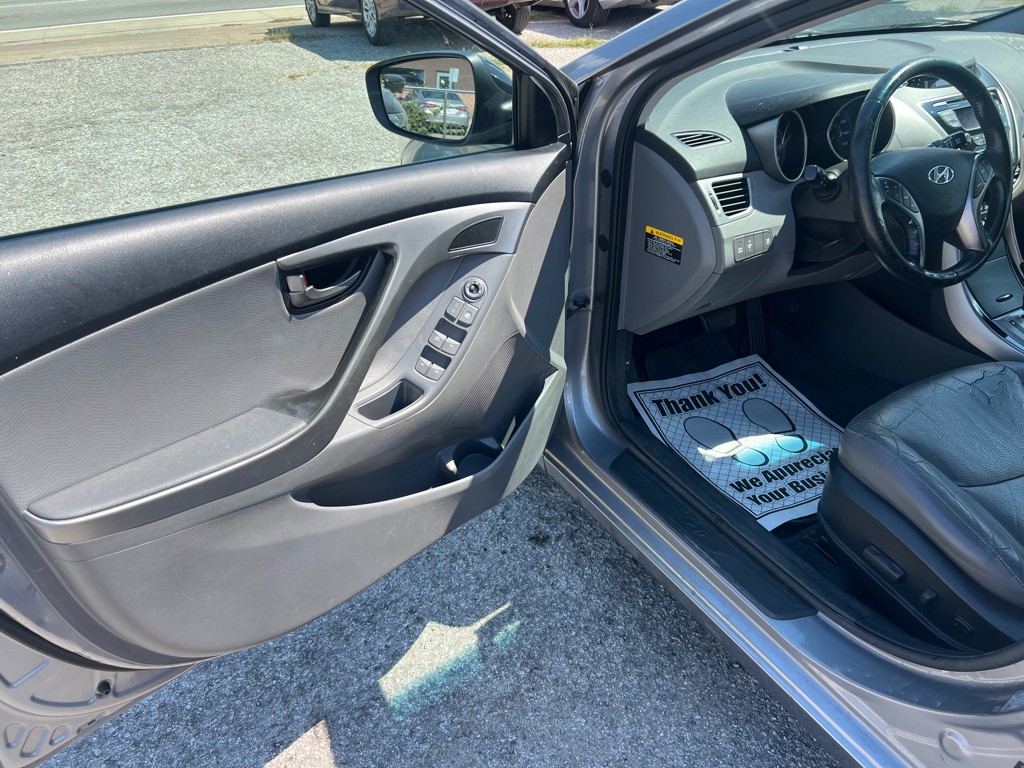 2013 Hyundai Elantra Image 10