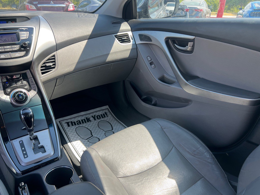 2013 Hyundai Elantra Image 12