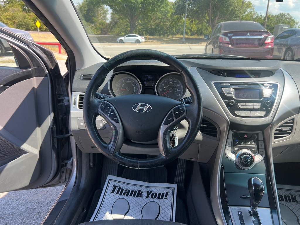 2013 Hyundai Elantra Image 13