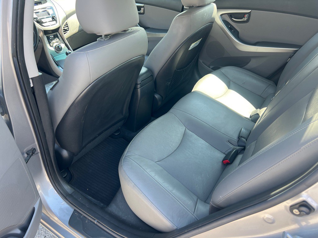 2013 Hyundai Elantra Image 16