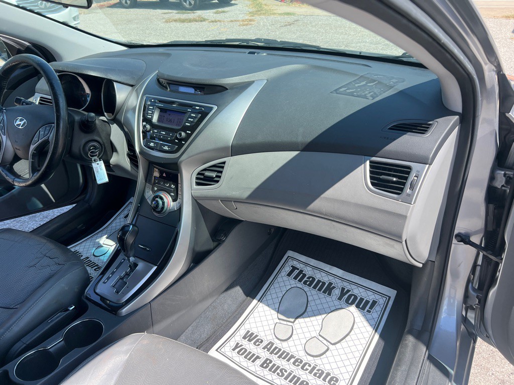 2013 Hyundai Elantra Image 18