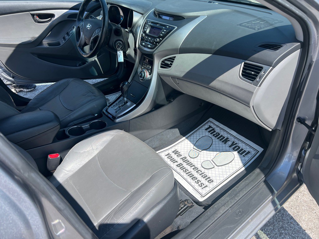 2013 Hyundai Elantra Image 19