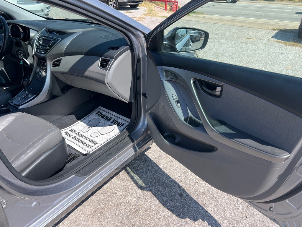 2013 Hyundai Elantra Image 21