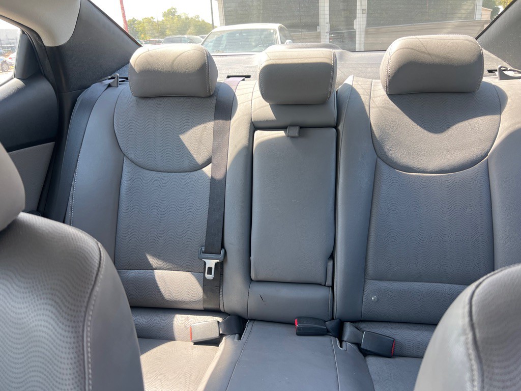 2013 Hyundai Elantra Image 24