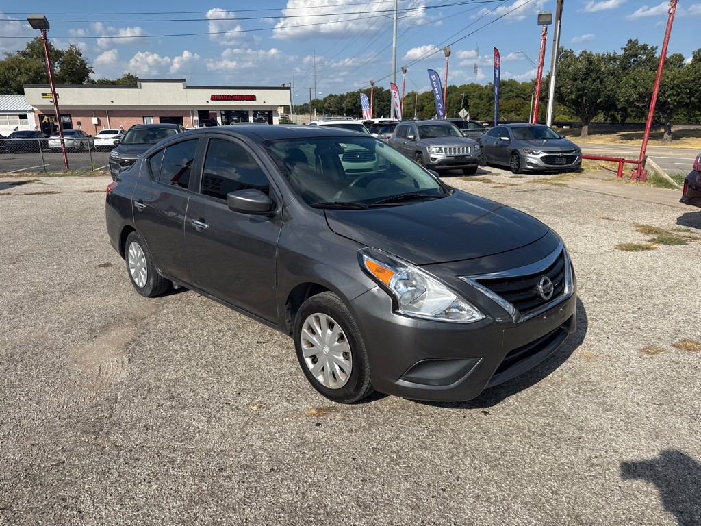 2019 Nissan Versa Image 4
