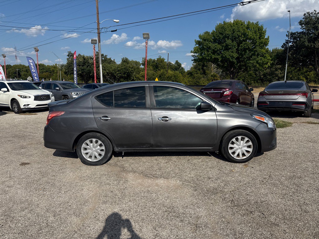 2019 Nissan Versa Image 5