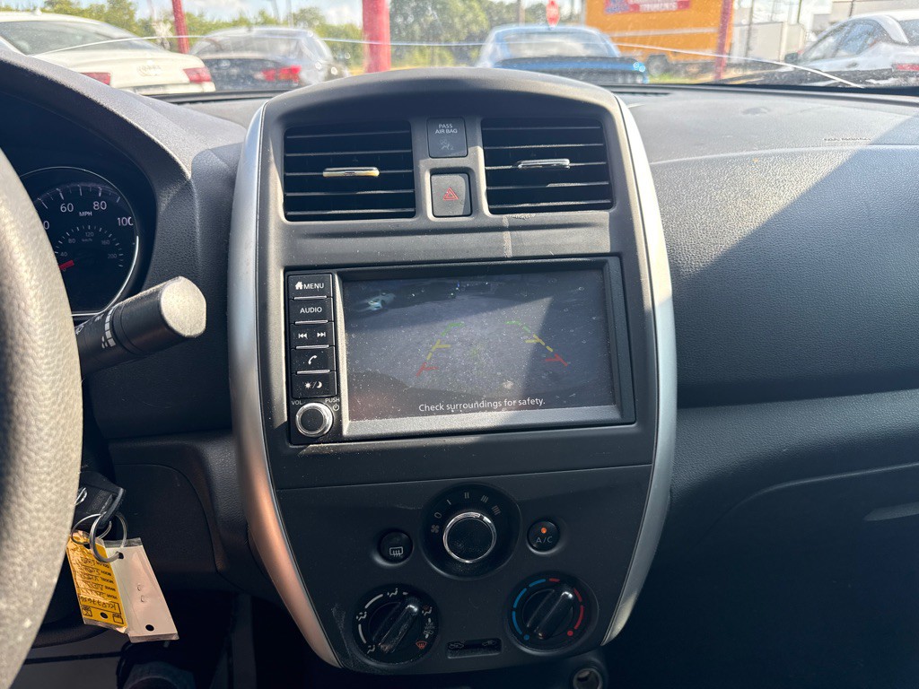 2019 Nissan Versa Image 15