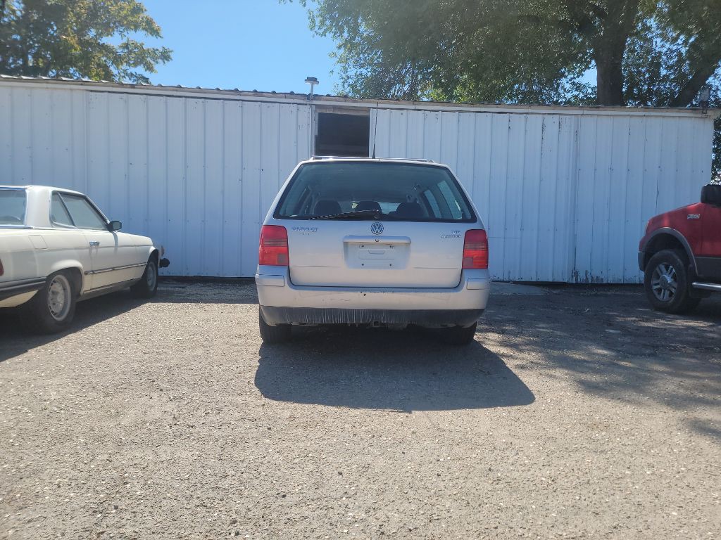 2000 Volkswagen Passat Image 2