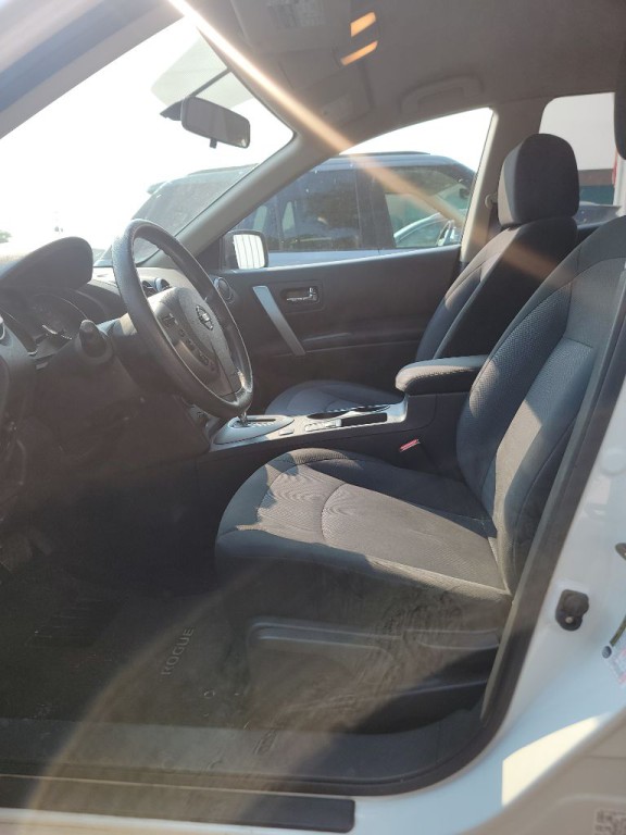 2013 Nissan Rogue Image 2