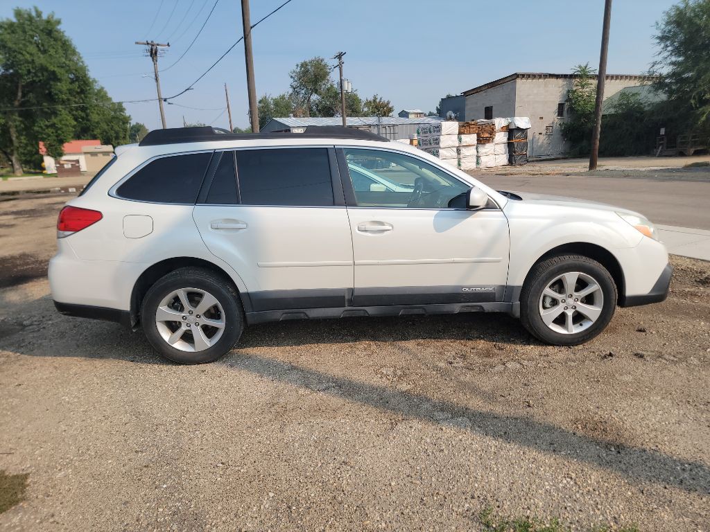 2013 Subaru Outback Image 2