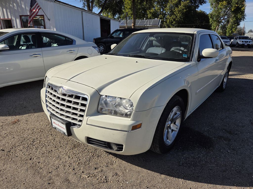 2006 Chrysler 300 Image 2