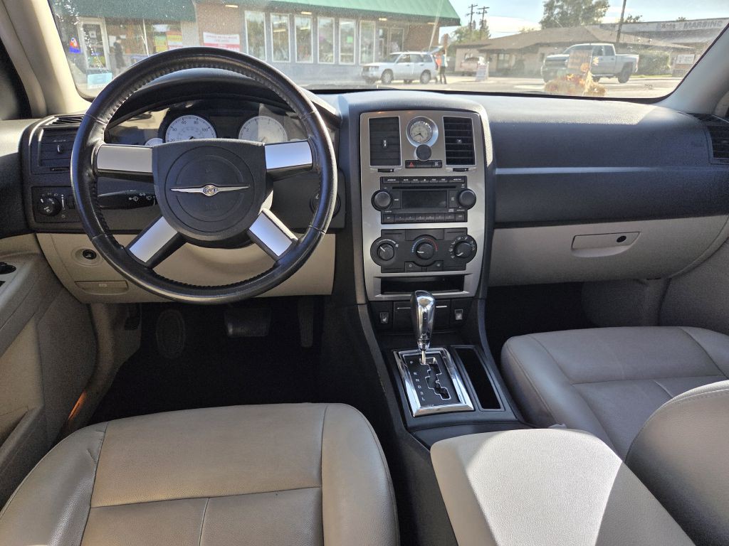 2006 Chrysler 300 Image 3