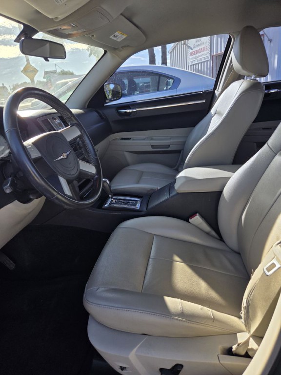 2006 Chrysler 300 Image 4