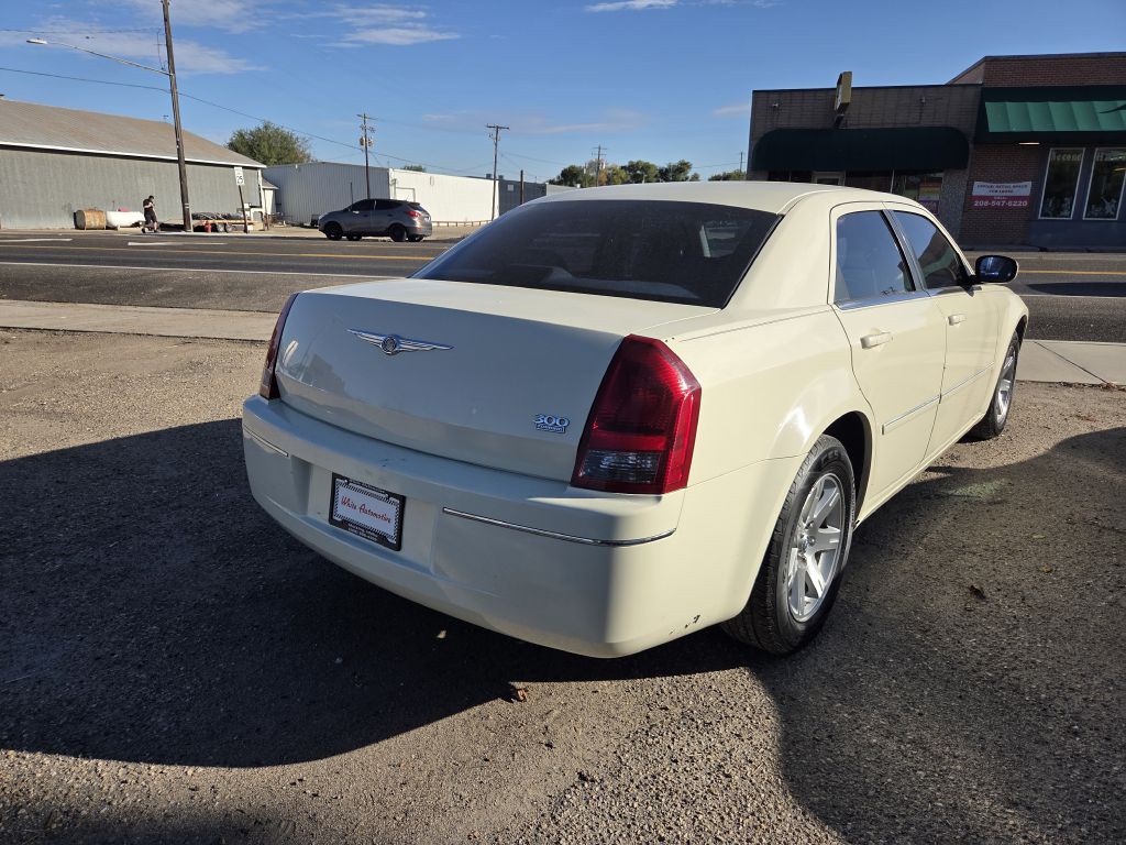 2006 Chrysler 300 Image 6