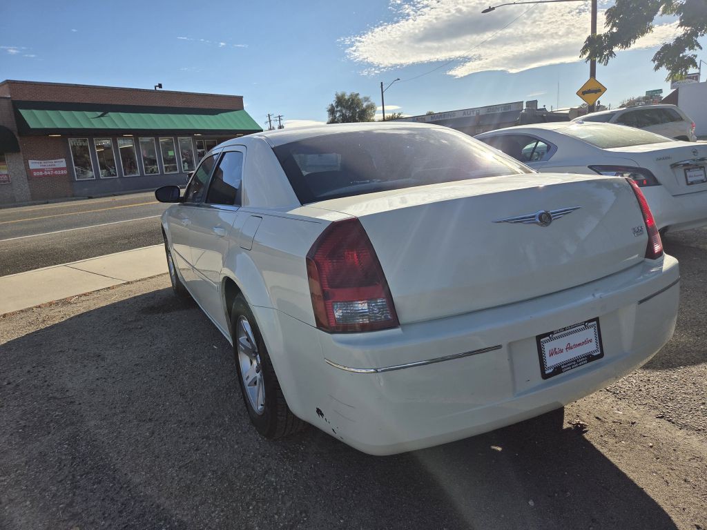 2006 Chrysler 300 Image 7
