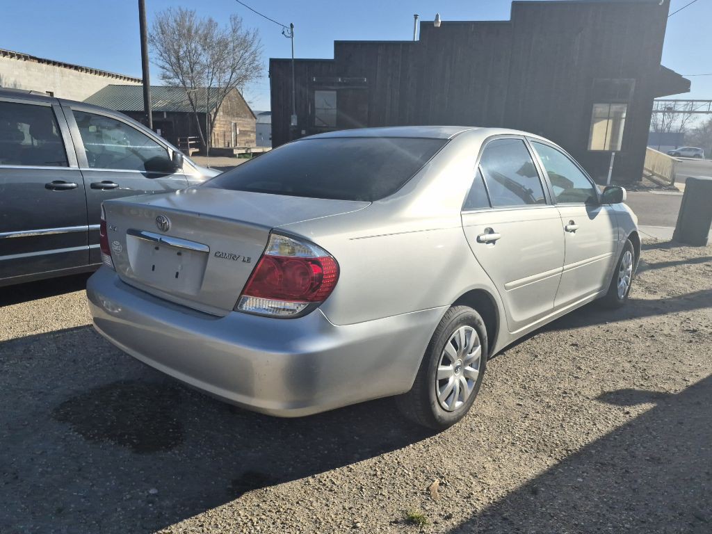 2005 Toyota Camry Image 2