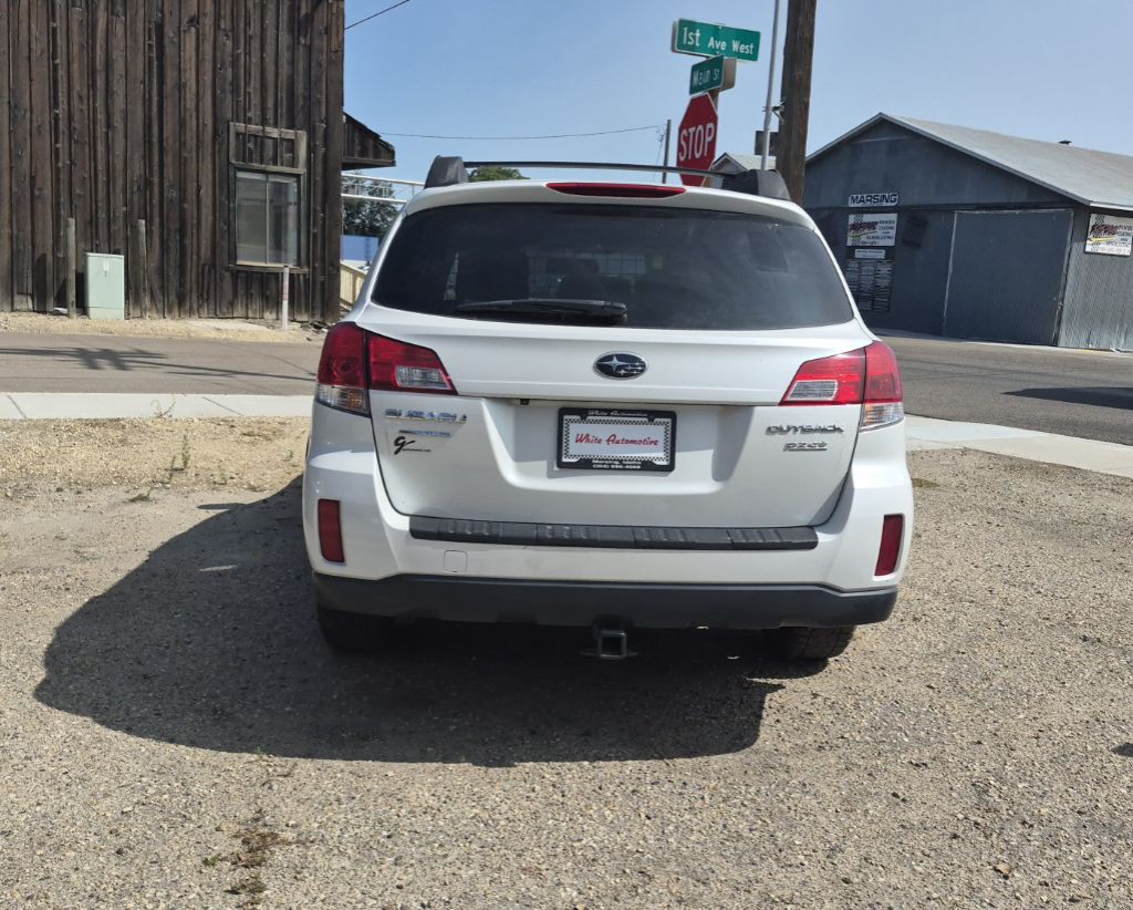 2013 Subaru Outback Image 1
